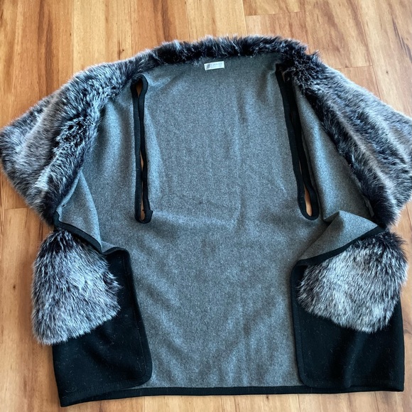 Black Gray Solid Color Vest with Faux Fur Trim - Picture 4 of 5